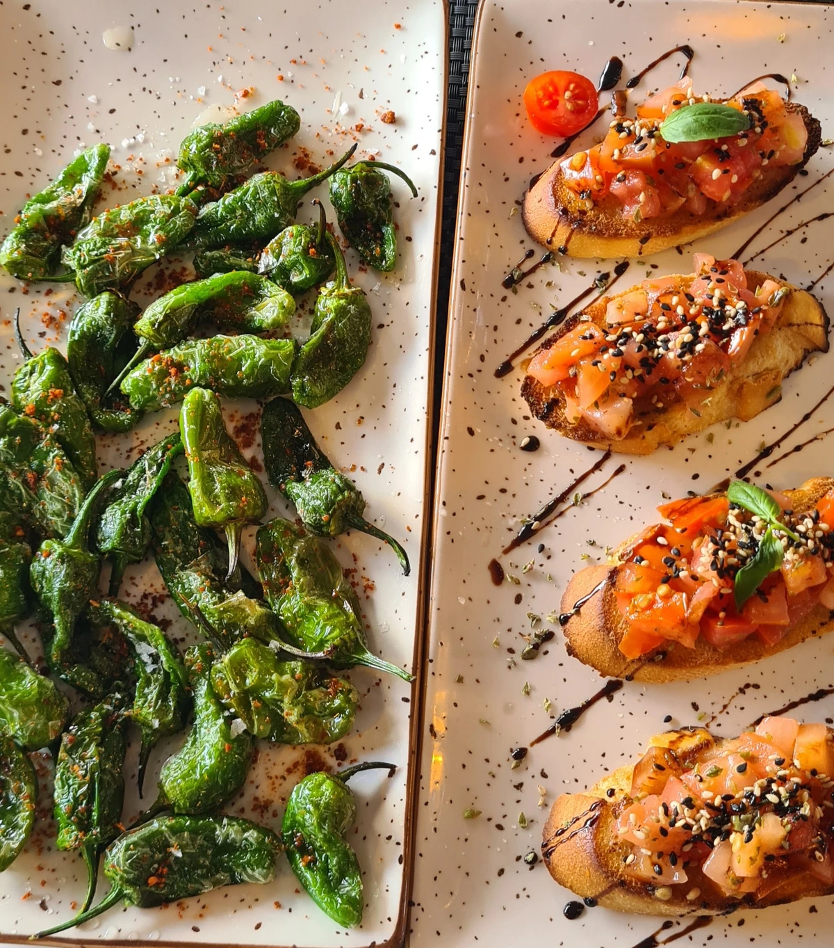 Bruschetta al Pomodoro y Pimientos de Padrón