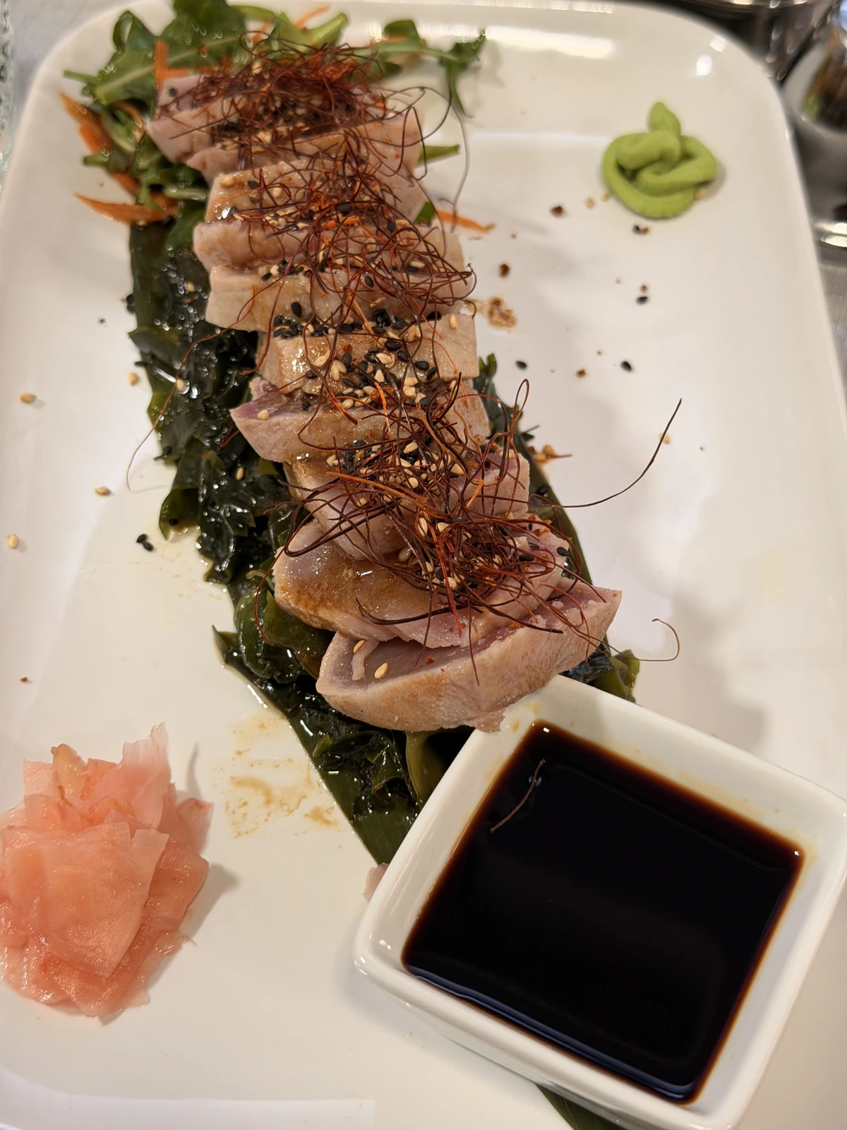 Tataki de atún rojo con salsa de soja
